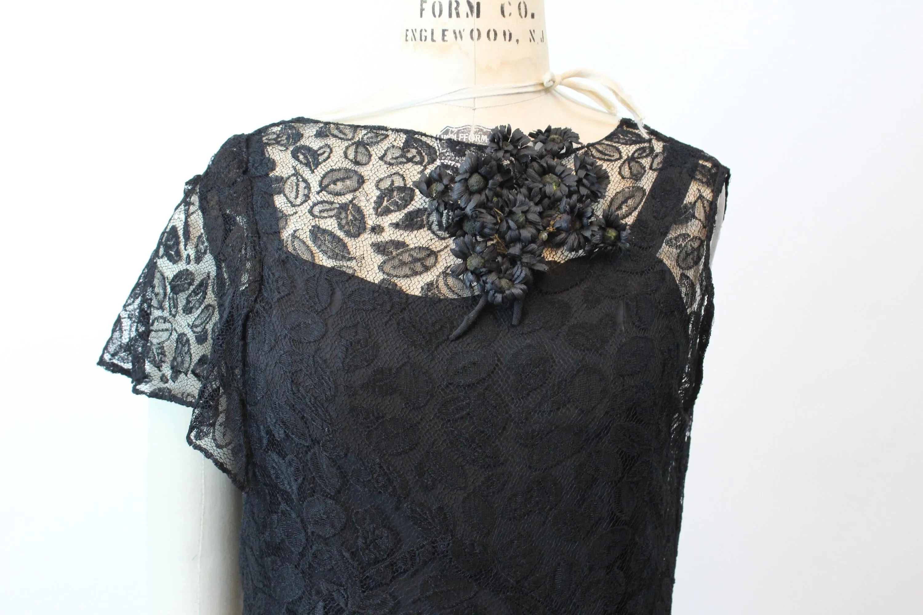 1930s LEAF LACE gown silk slip FLUTTER sleeves large | new fall winter